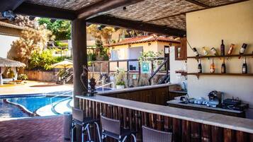 Serviço de café da manhã, vistas para a piscina