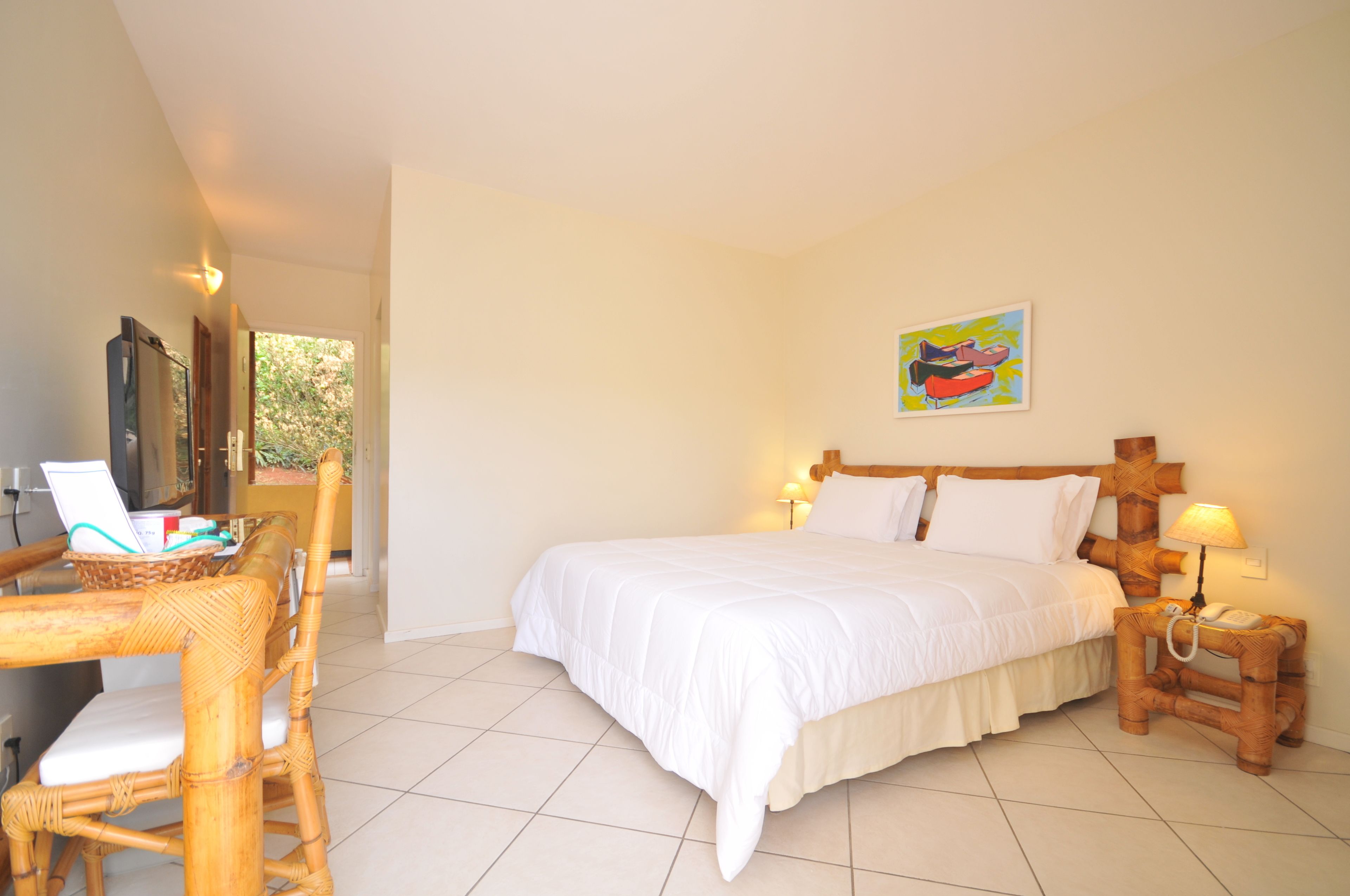 Minibar, caja de seguridad en la habitación y cortinas blackout 