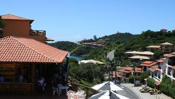 Quarto casal standard, 1 cama King, vista para o jardim, no jardim | Frigobar, cofres nos quartos, cortinas blackout, Wi-Fi de cortesia