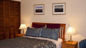 Standard Room, Non Smoking (Cowra Room) | Hypo-allergenic bedding, iron/ironing board, WiFi, bed sheets