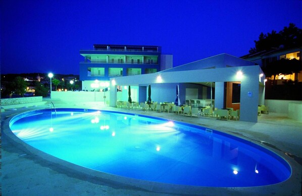 Outdoor pool - Pastura (Postira)