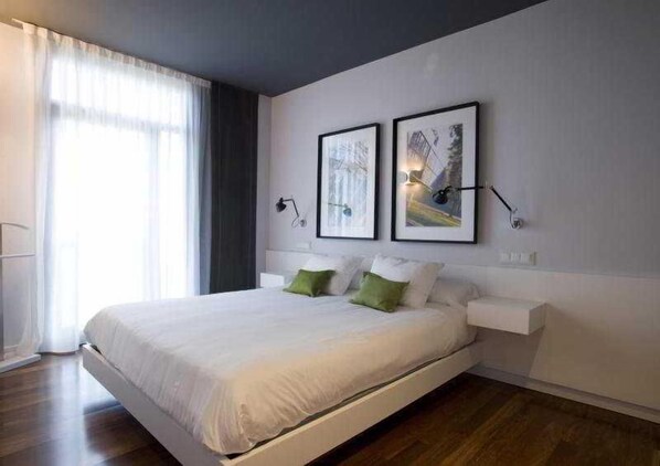 Minibar, desk, iron/ironing board, rollaway beds