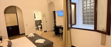 Minibar, in-room safe, soundproofing, free WiFi