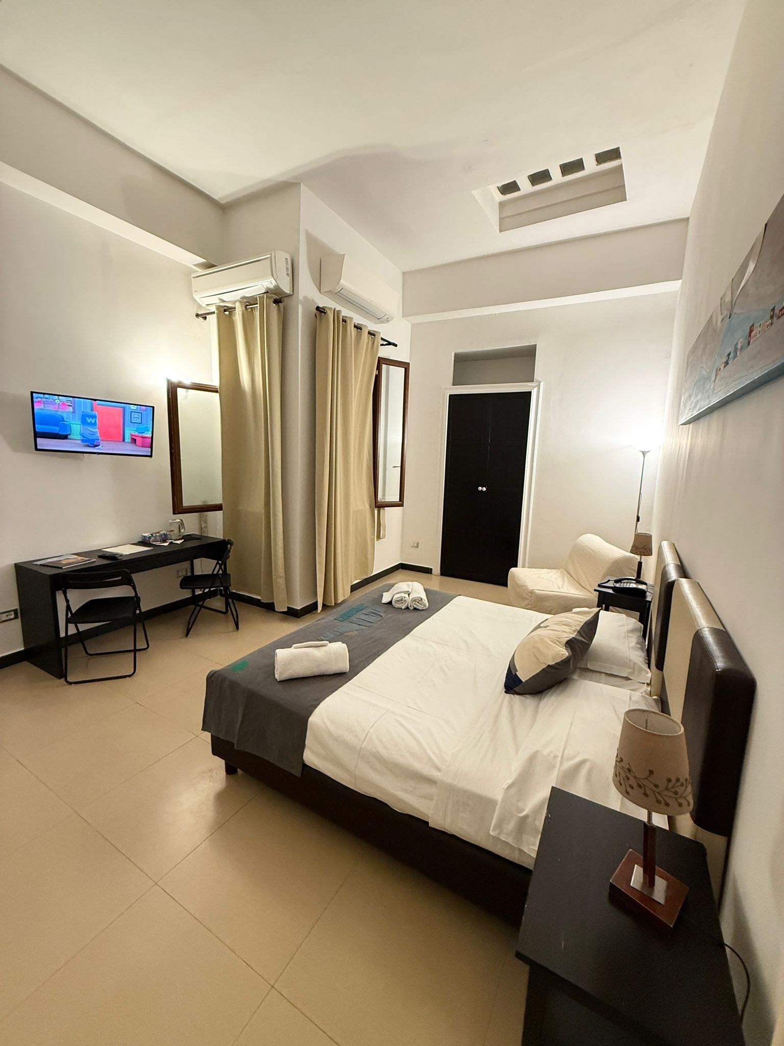 Minibar, una cassaforte in camera, insonorizzazione, Wi-Fi gratuito