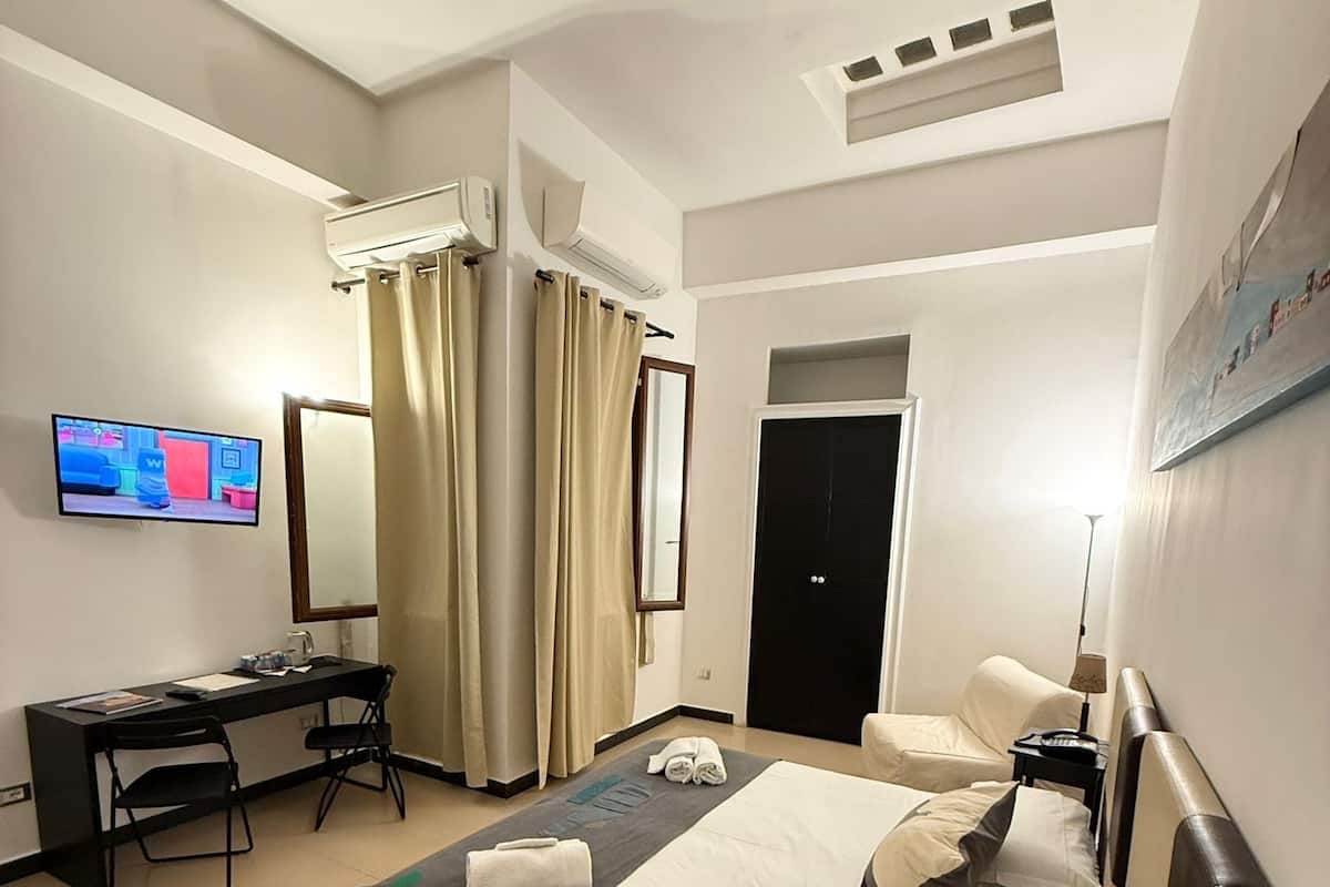 Minibar, una cassaforte in camera, insonorizzazione, Wi-Fi gratuito