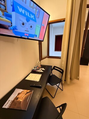 Minibar, in-room safe, soundproofing, free WiFi - Hotel Plebiscito Aparthotel (Naples)