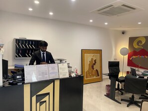 Reception - Hotel Plebiscito Aparthotel (Naples)