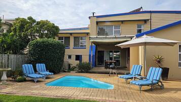 Outdoor pool, pool loungers