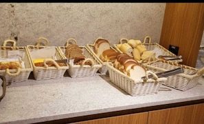 Tägliches inbegriffenes großes Frühstück