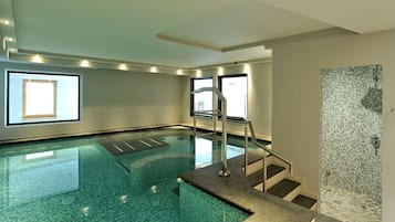 Bañera de hidromasaje interior