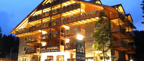 Façade de lâhĂ©bergement - soirĂ©e/nuit