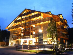 Front of property - evening/night - Hotel Maribel (Pinzolo)