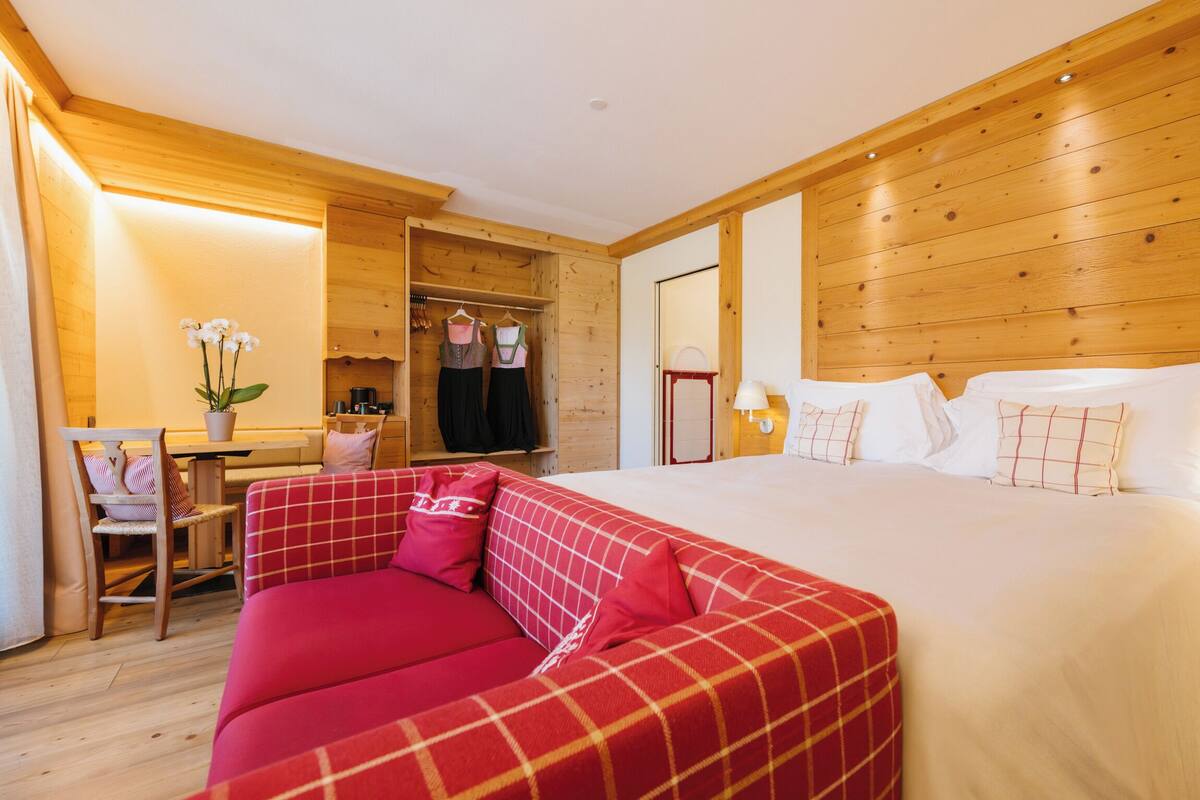Family Suite | Premium bedding, down comforters, memory foam beds, minibar