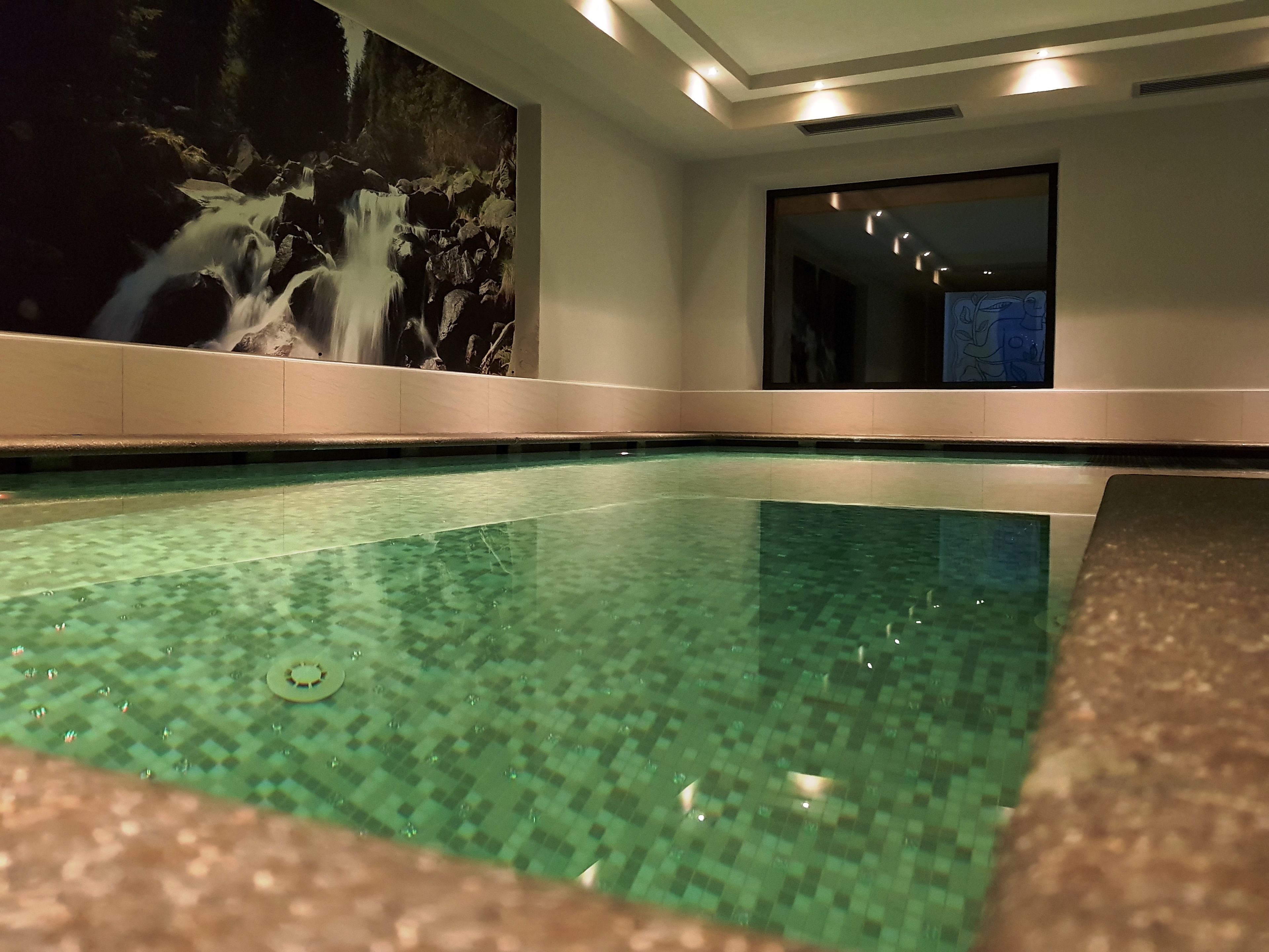 indoor pool, pool loungers