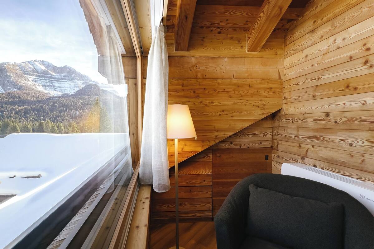 Exclusive Suite | Premium bedding, down comforters, memory foam beds, minibar
