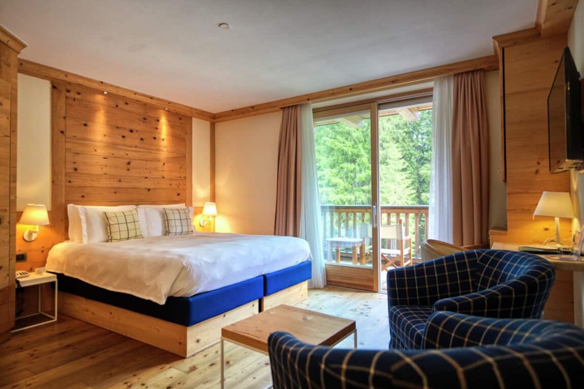 1 bedroom, premium bedding, down comforters, memory foam beds