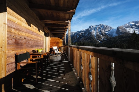 Exterior. Hotel Maribel