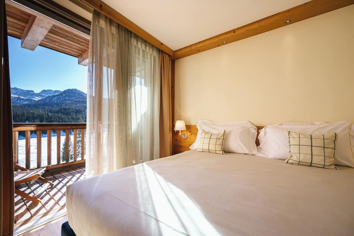 Classic Double Room | Premium bedding, down comforters, memory foam beds, minibar