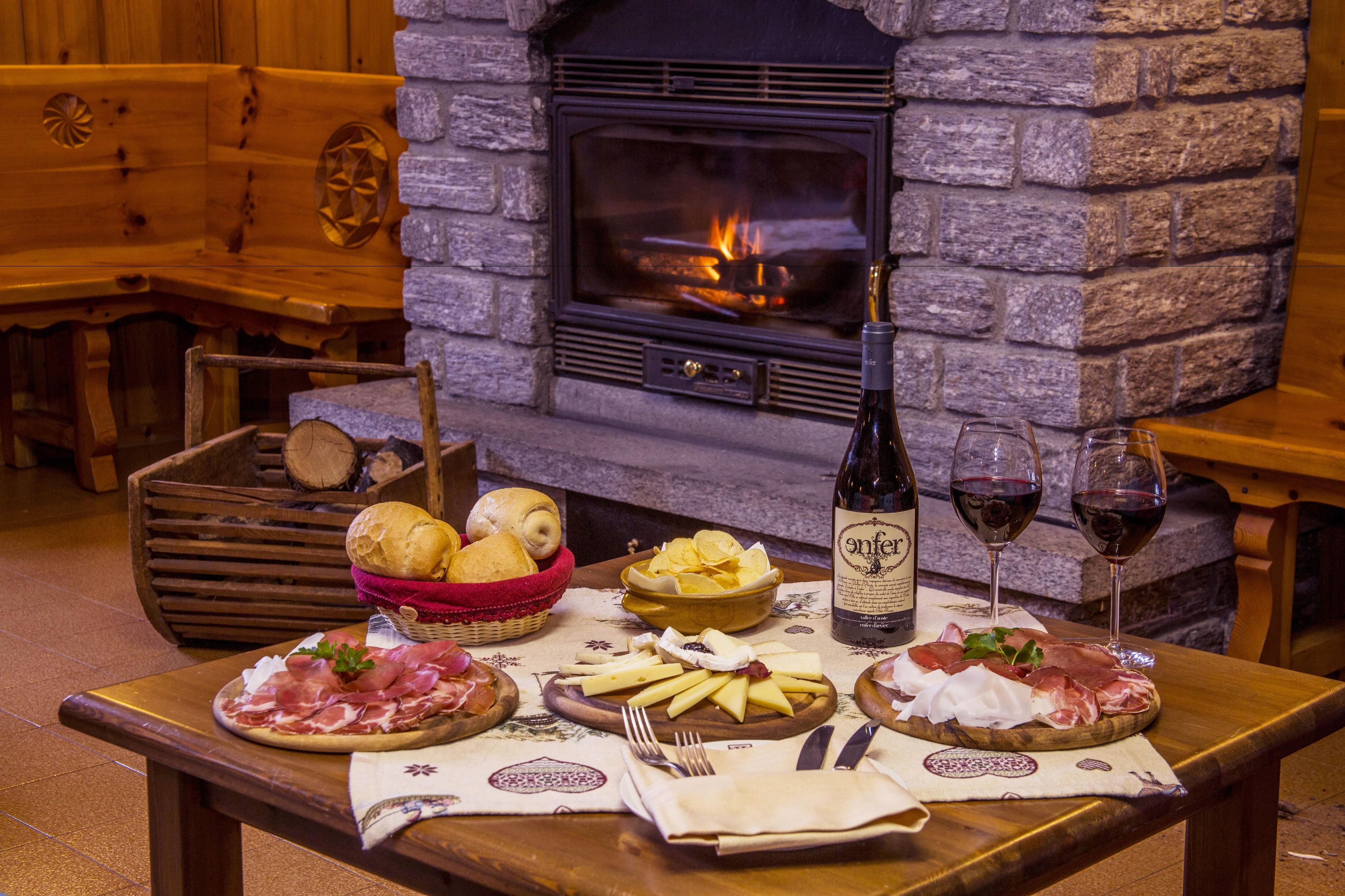 serves breakfast and dinner