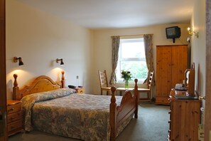 Double Room | Soundproofing, iron/ironing board, rollaway beds, free WiFi