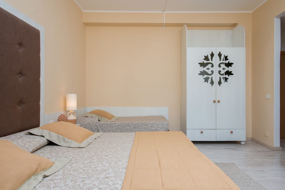 1 bedroom, pillow-top beds, minibar, in-room safe