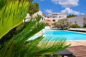 Seasonal outdoor pool, pool umbrellas, sun loungers - Approdo Boutique Hotel Leuca (Castrignano del Capo)