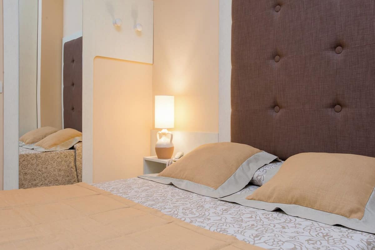 1 bedroom, pillow-top beds, minibar, in-room safe