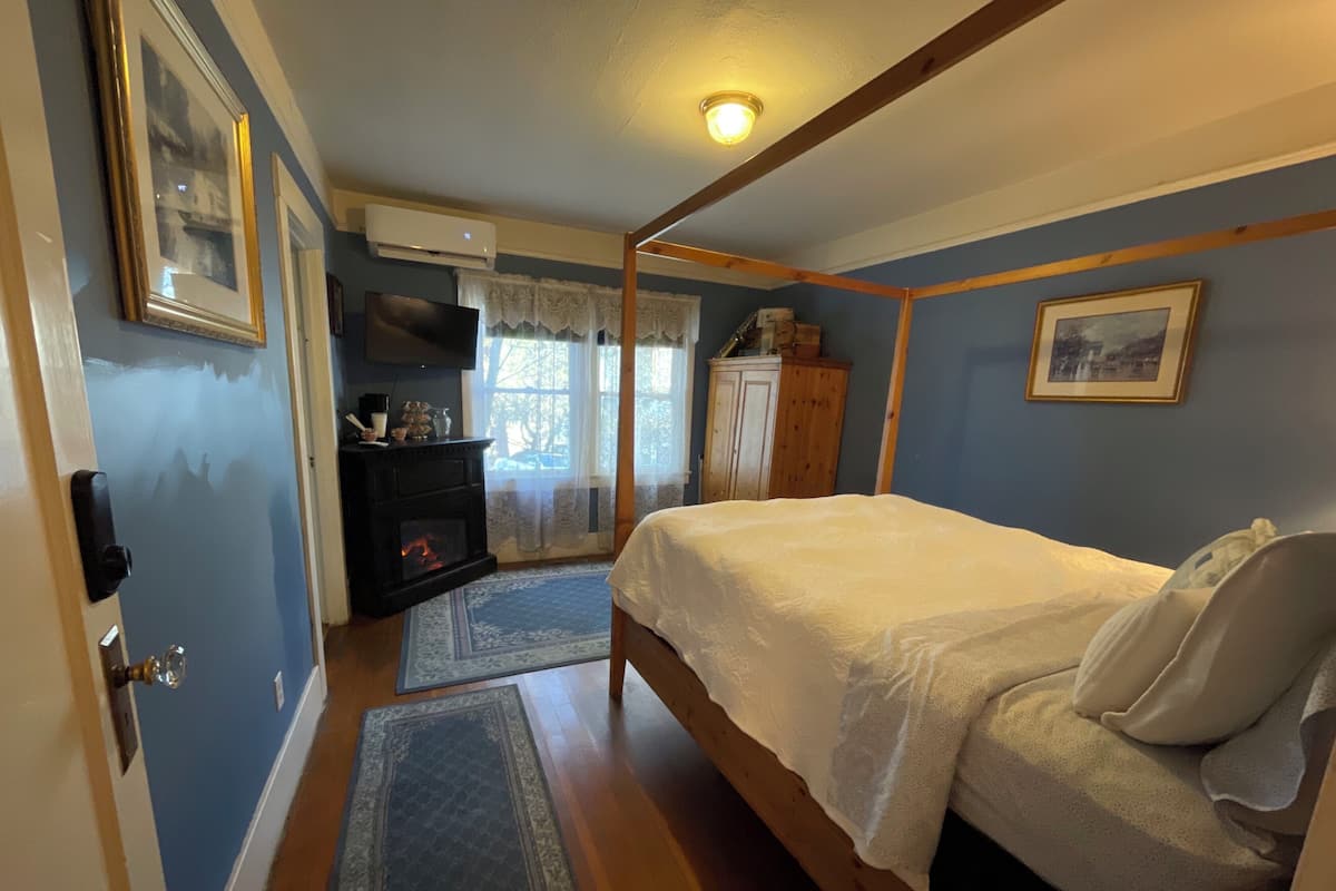 Room, 1 Queen Bed (St. Andrews) | Iron/ironing board, free WiFi, bed sheets