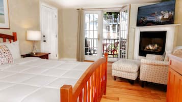 Room, 1 Queen Bed, Private Bathroom, Resort View | 1 bedroom, premium bedding, individually decorated
