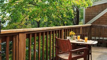 Rom – deluxe, 1 queensize-seng, privat bad, parkutsikt | Balkong