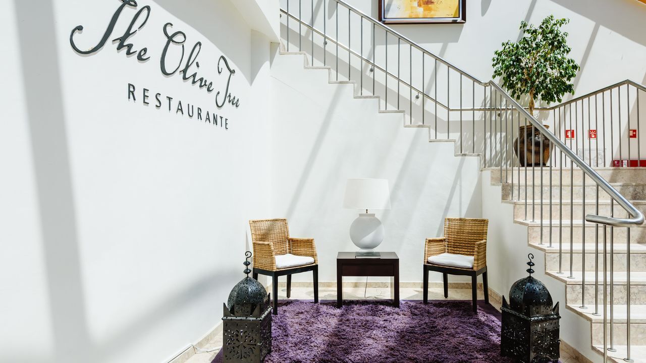 breakfast, lunch, dinner served; international cuisine, pool views