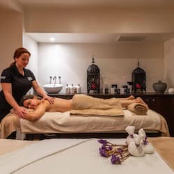 Espace de soins pour les couples, sauna, bain à remous, hammam, hammam