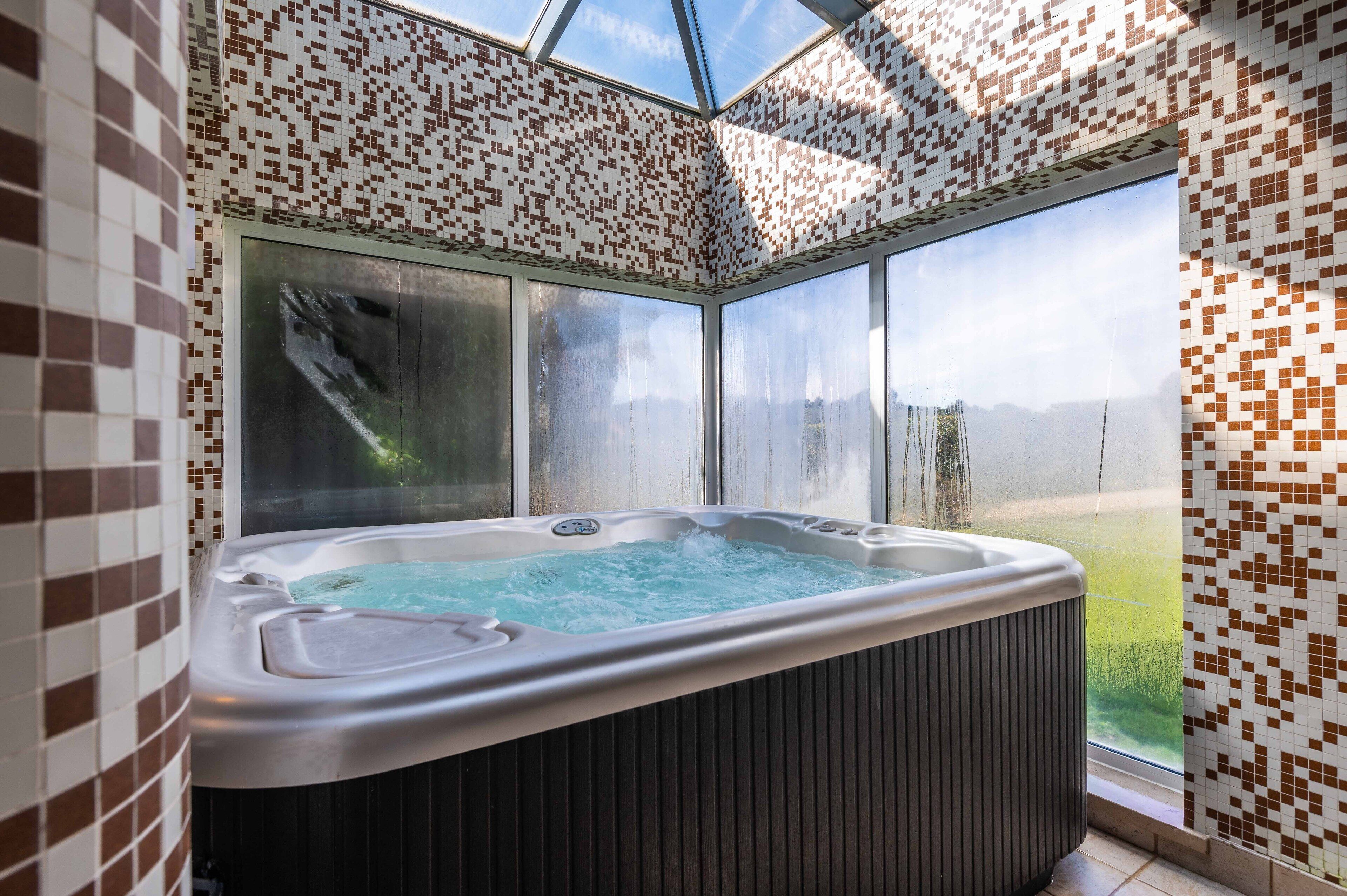 couples treatment room(s), sauna, hot tub, steam room