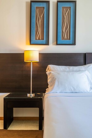 In-room safe, desk, blackout curtains, soundproofing - Vale d'Oliveiras Quinta Resort & Spa (Lagoa)