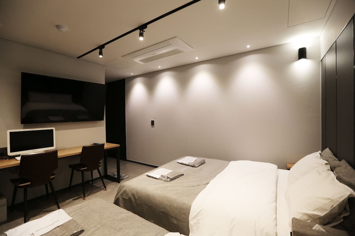 Standard Twin Room | Premium bedding, down duvets, pillow-top beds, free minibar