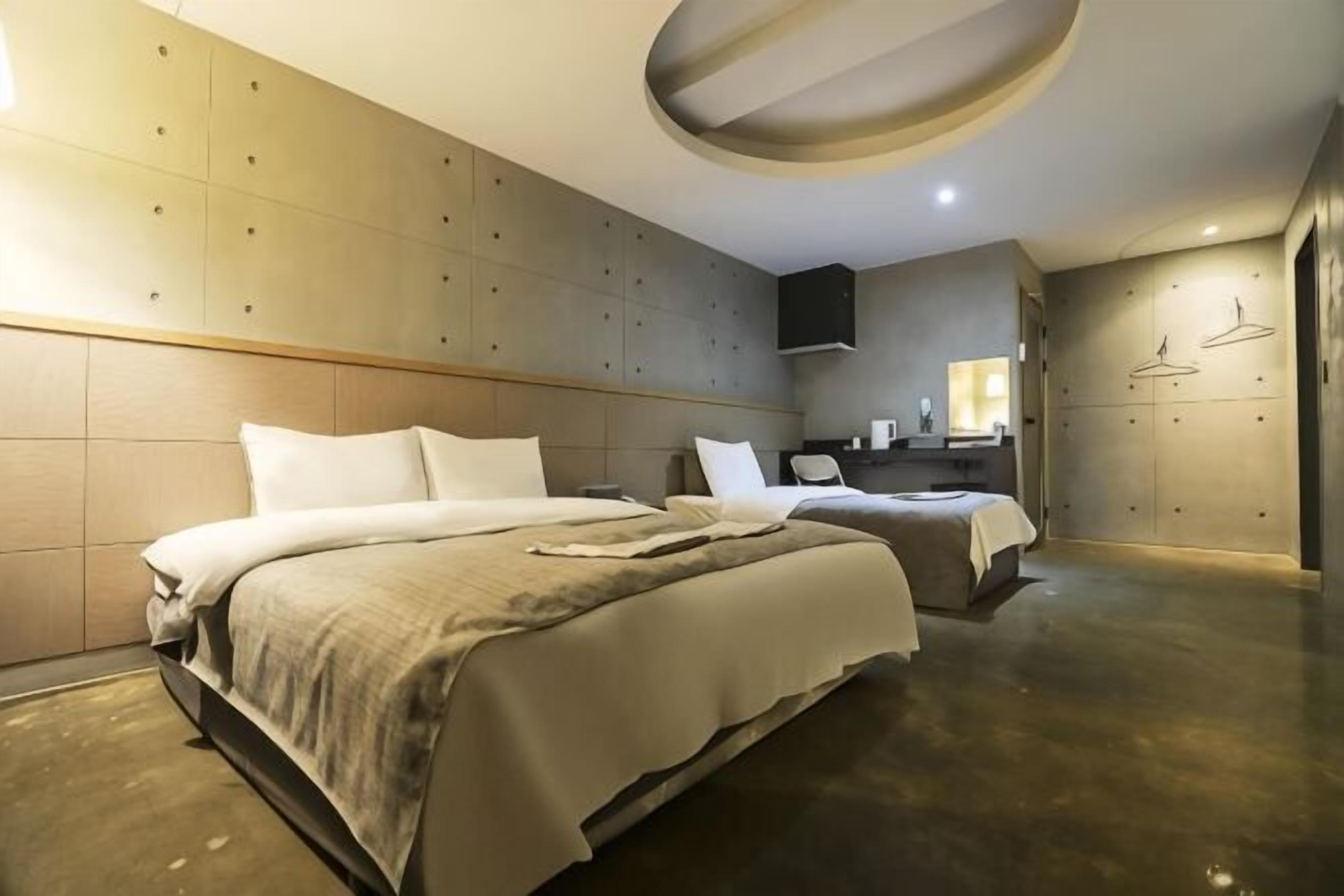 Ropa de cama de alta calidad, edredón y artículos del minibar gratis 