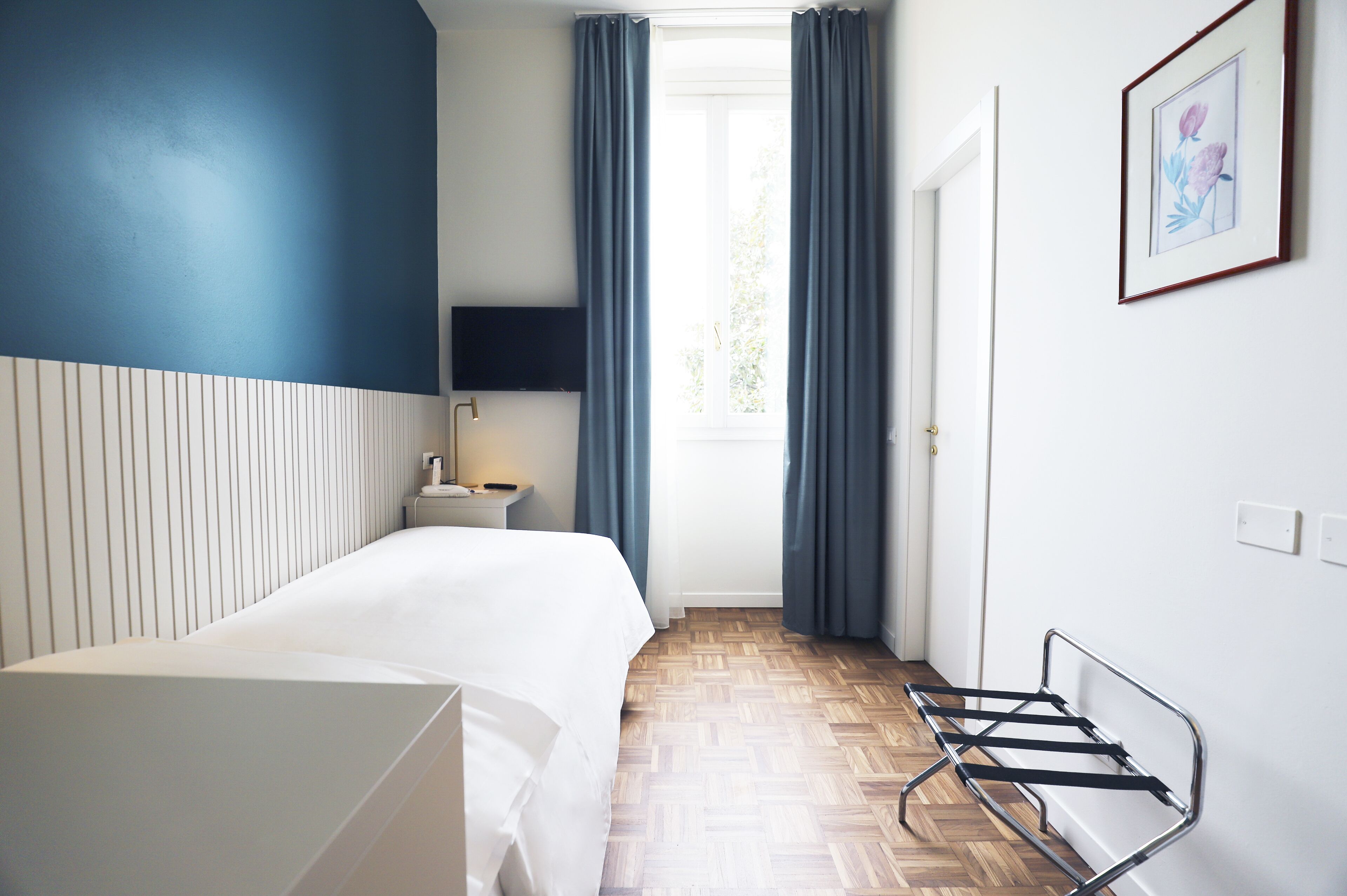 single room, lake view (orchidea) | hypo-allergenic bedding, minibar, in-room safe, desk