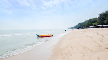 在海灘附近
