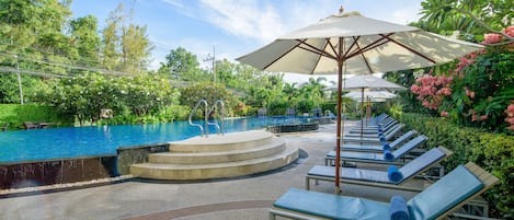 Outdoor pool, pool umbrellas, sun loungers