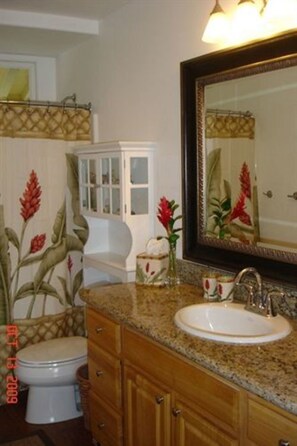 Bamboo Suite | Bathroom