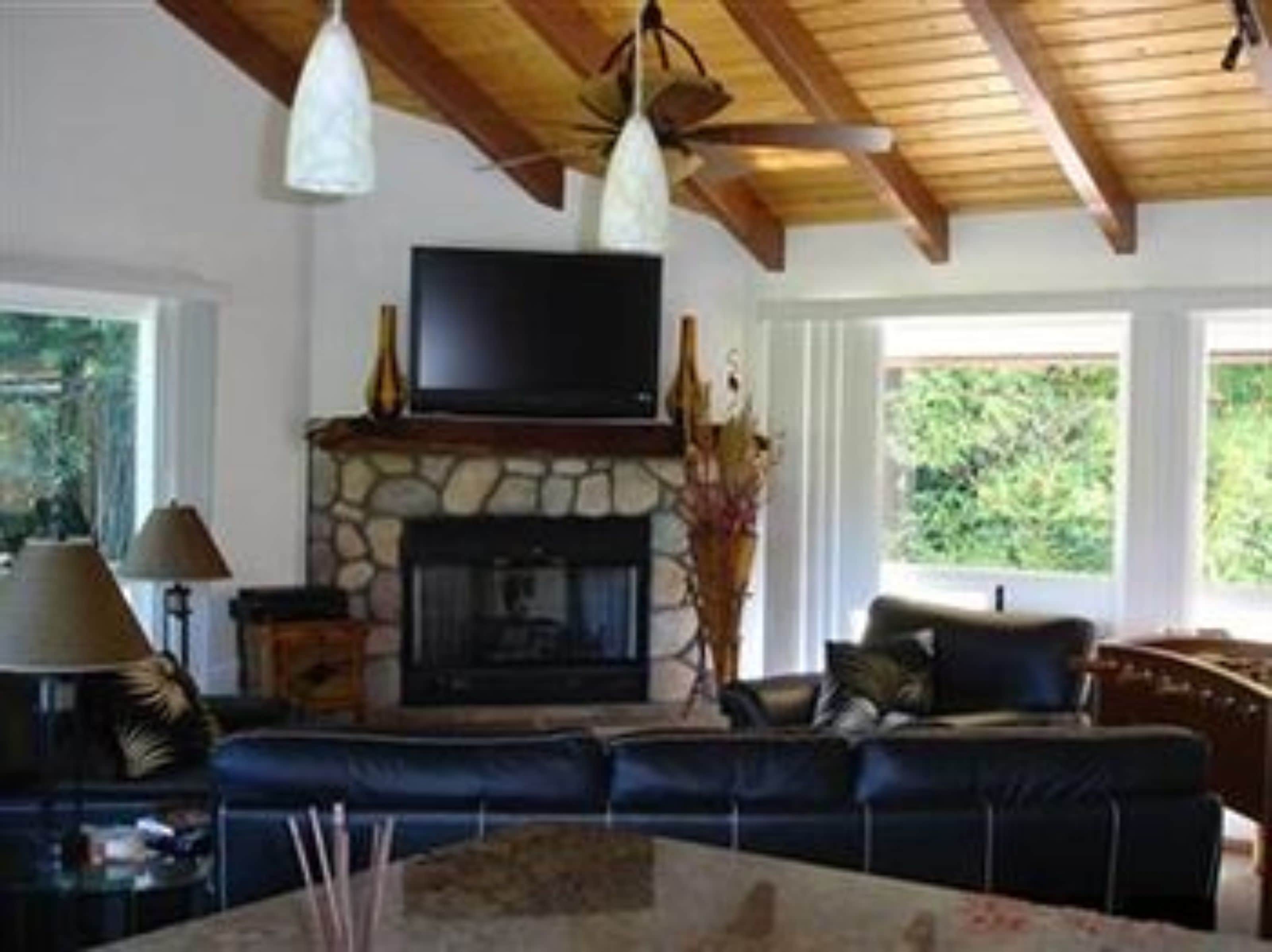 2 bedrooms, individually decorated, individually furnished, desk