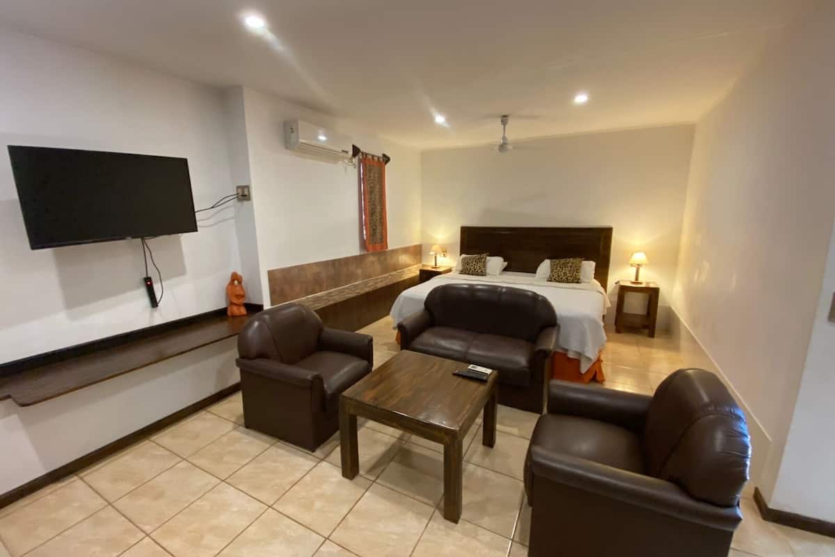 standard quadruple room | minibar, in-room safe, blackout curtains, free wifi