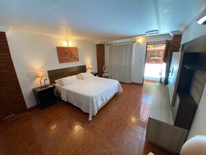 Dobbeltrom – standard | Minibar, safe på rommet, blendingsgardiner og wi-fi (inkludert)