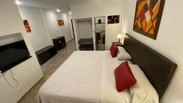Suite | Minibar, in-room safe, blackout drapes, free WiFi
