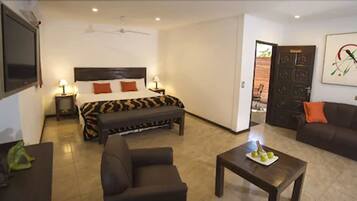 Suite | Minibar, in-room safe, blackout curtains, free WiFi