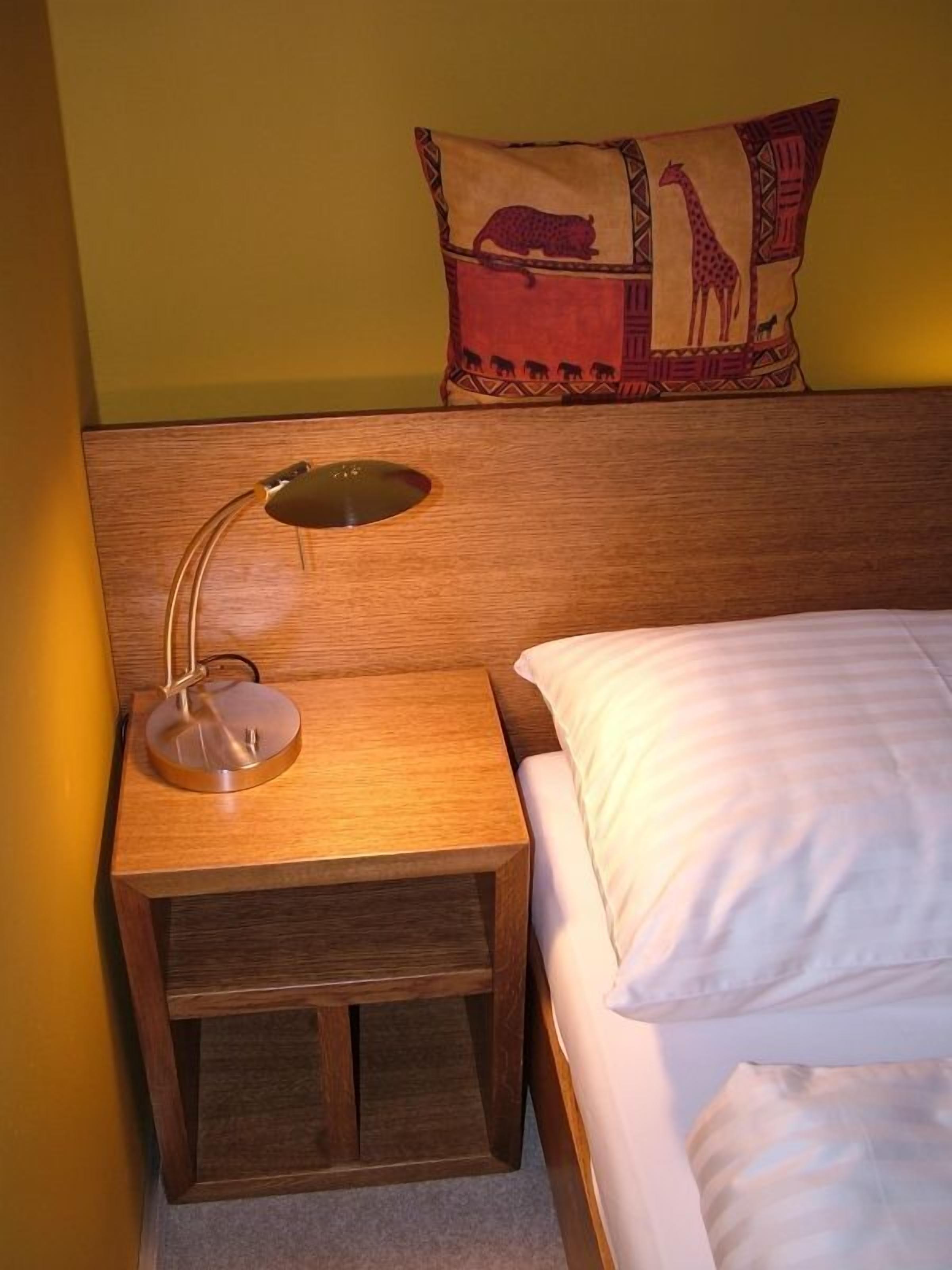 single room | 1 bedroom, minibar, in-room safe, desk