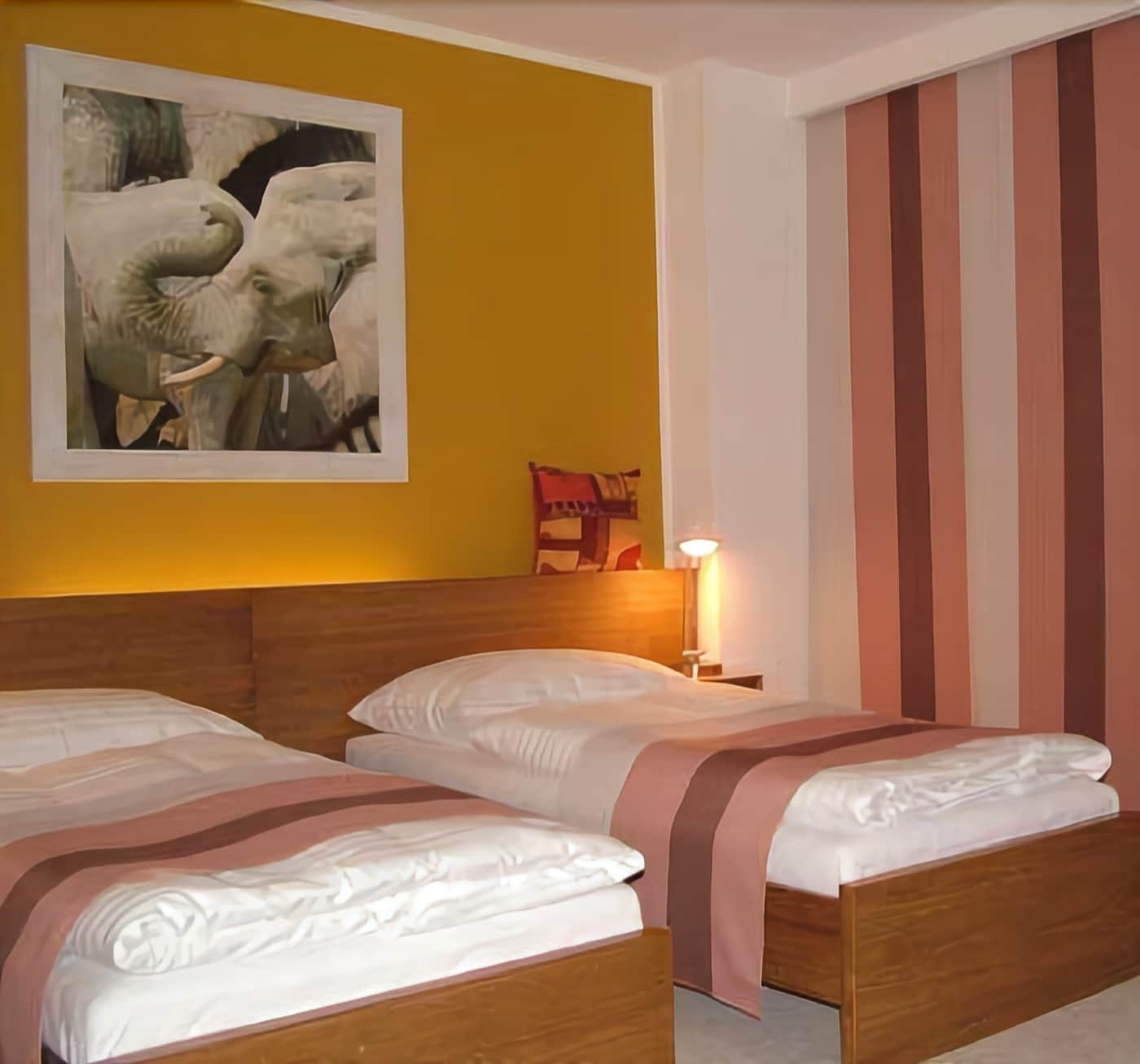 double room | 1 bedroom, minibar, in-room safe, desk