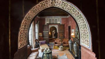 Suite – royal, 2 queensize-senger, 2 bad | 1 soverom, italienske Frette-laken og sengetøy av topp kvalitet