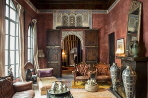 Royal Suite, 2 Queen Beds, 2 Bathrooms | Living room - Dar Darma - Riad (Marrakech)