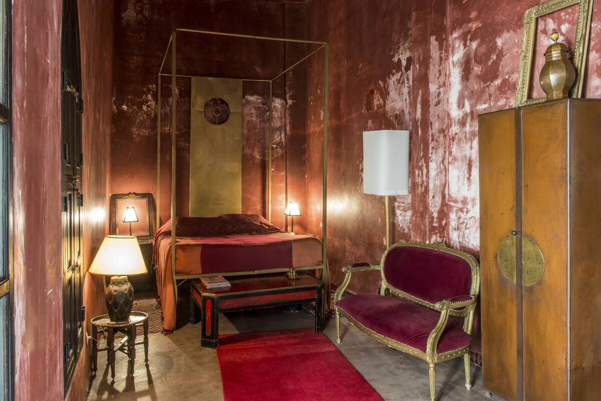 BE Suite (Orange) | 1 bedroom, Frette Italian sheets, premium bedding, pillowtop beds